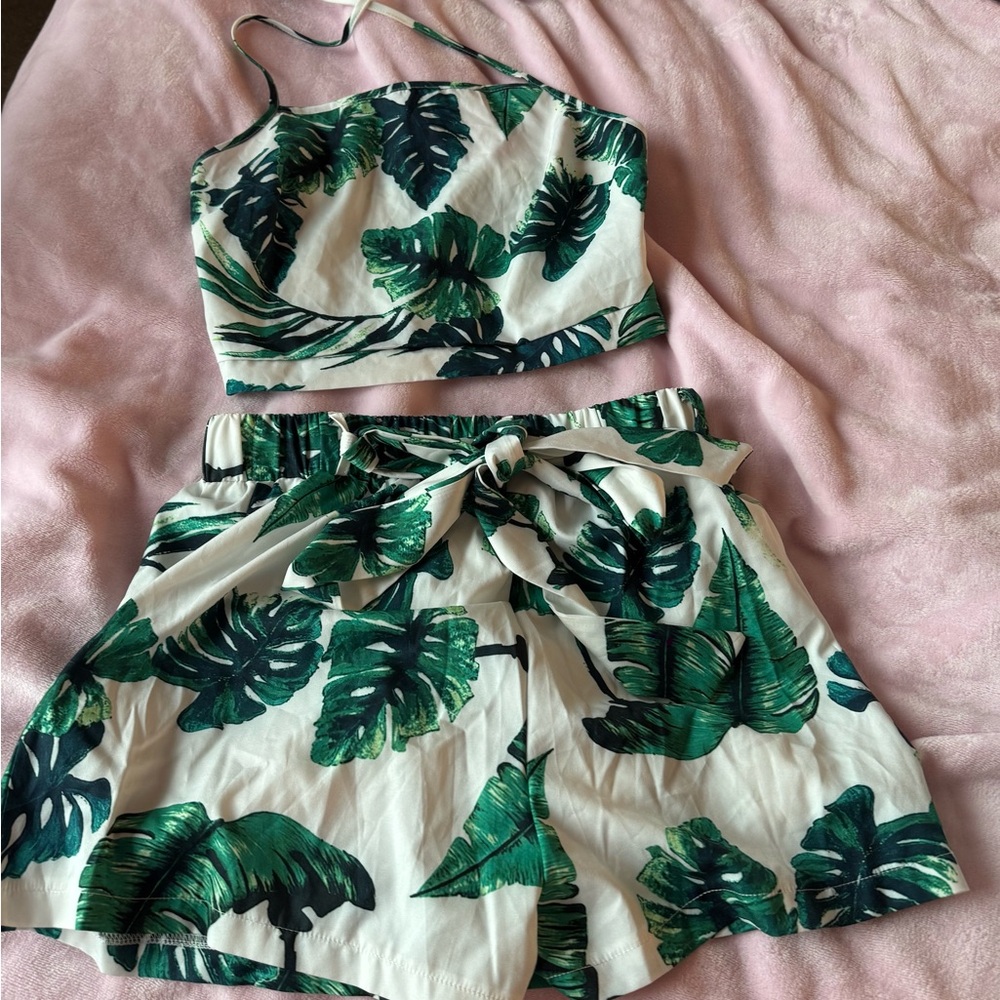 Tropical Leaf Print Short Set - Picture 8 of 12